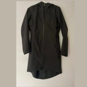 Lululemon Womens Rain Rebel Waterproof Jacket - Black - Size 2